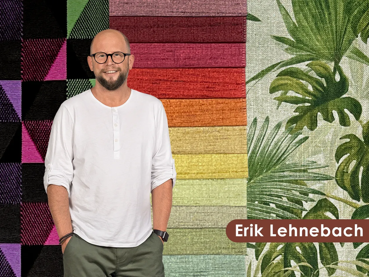 Erik Lehnebach vor Stoffmustern, Raumausstattung Lehnebach